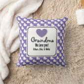 祖母私達は紫色および白いハートD06を愛します クッション (ブランケット)