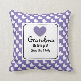 祖母私達は紫色および白いハートD06を愛します クッション