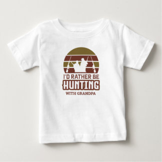 祖父と一緒に狩猟をしたいな ベビーTシャツ