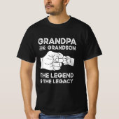祖父と孫の伝説と遺産 Tシャツ (正面)