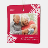 祖父の初めてのクリスマス赤スノーフレーク写真 セラミックオーナメント (左)