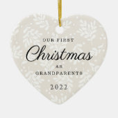 祖父母としてのハート型初めてのクリスマス セラミックオーナメント (正面)