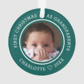 祖父母としての最初のクリスマス 2枚の写真 グリーン オーナメント (裏面)