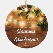 祖父母としての木と光の初めてのクリスマス セラミックオーナメント (裏面)