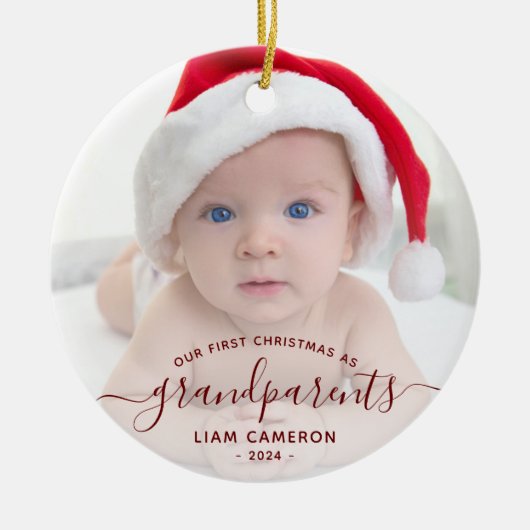 祖父母のファーストクリスマス フォト 赤いスクリプト セラミックオーナメント (正面)