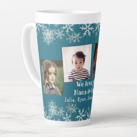 祖父母の写真コラージュの雪片が青に カフェラテマグ (左アングル)