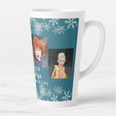 祖父母の写真コラージュの雪片が青に カフェラテマグ (右)