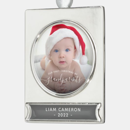 祖父母の初めてのクリスマスフォトホワイトスクリプト シルバープレートバナーオーナメント (左)