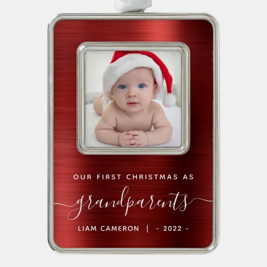 祖父母の初めてのクリスマス フォト 赤 ブラッシュド メタル シルバープレートフレームオーナメント (正面)