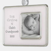 祖父母の第1回のパーソナライズされたクリスマス写真名 シルバープレートフレームオーナメント (左)