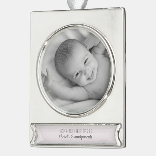 祖父母の第1回のパーソナライズされたクリスマス名写真 シルバープレートバナーオーナメント (左)