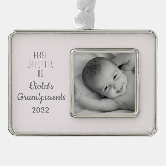 祖父母の第1回のパーソナライズされたクリスマス名写真 シルバープレートフレームオーナメント (正面)