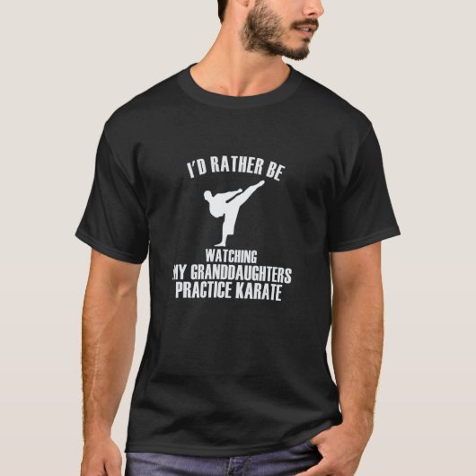 祖父母は孫娘が空手を練習するのを見る方が好き Tシャツ (正面)