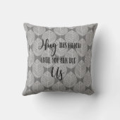 祖父母への贈り物を抱き締めるまでこれを抱き締める クッション (裏面)