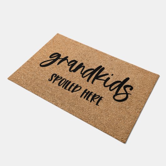 祖父母を歓迎して甘やかされた孫 ドアマット (アングル)