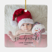 祖父母初めてのクリスマスフォトブラックスクリプト セラミックオーナメント (裏面)