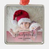 祖父母初めてのクリスマスフォトブラックスクリプト メタルオーナメント (正面)