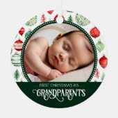 祖父母初めてのクリスマスフォトホリデーパターン メタルオーナメント (正面)