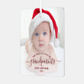 祖父母初めてのクリスマスフォトレッドスクリプト メタルオーナメント (正面左)