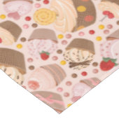 祝いのカップケーキからのパターン テーブルクロス (アングル)