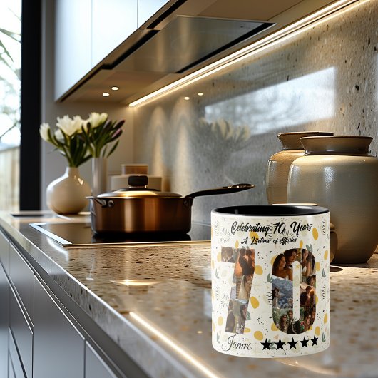 祝の70年フォトコラージュ – 名前をカスタムする ツートーンマグカップ