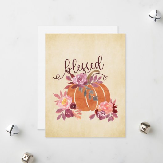 祝福された - ピンクの花を飾った秋の落ち葉 シーズンカード (正面/裏面インサイチュ)