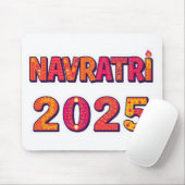 祝言「NAVRATRI 2025」のカラフルタイポグラフィ マウスパッド (マウス)