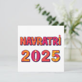 祝言「NAVRATRI 2025」のカラフルタイポグラフィ 招待状 (スタンド正面)