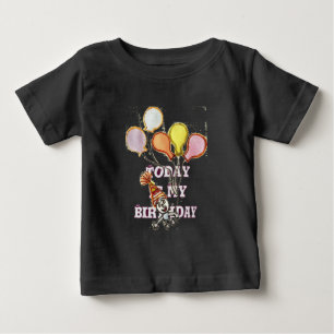 祝誕生日よくはしゃぐと幸せ ベビーTシャツ