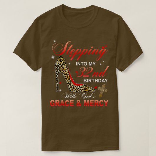 神々の恵みとMで私の32番目の誕生日に踏み込む Tシャツ (デザイン正面)