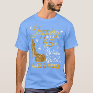 神々の恵みとMで私の65歳の誕生日に踏み込む Tシャツ
