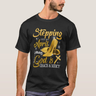 神々の恵みによって私の4月誕生日に踏み込む Tシャツ