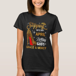 神々の恵みによって私の4月誕生日に踏み込む Tシャツ