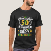 神々の恵みによって私の50歳の誕生日に踏み込み Tシャツ (正面)