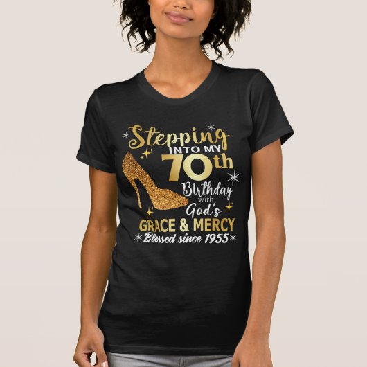 神々の恵みによって私の70歳の誕生日に踏み込む Tシャツ (正面)