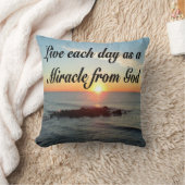 神からの奇跡として毎日を生きる クッション (ブランケット)