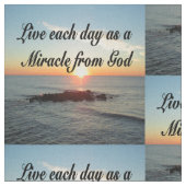 神からの奇跡として毎日を生きる ファブリック (クローズアップ)