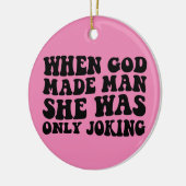 神が人を造った時、彼女はフェミニストを冗談で言っただけだった セラミックオーナメント (左)