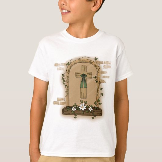 神が扉を閉じると、神は窓を開ける Tシャツ (正面)