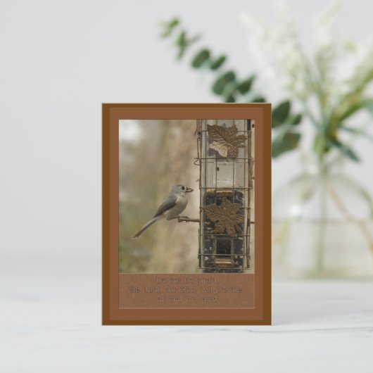 神が給餌に鳥を与えることを恐れてはいけない ポストカード (スタンド正面)