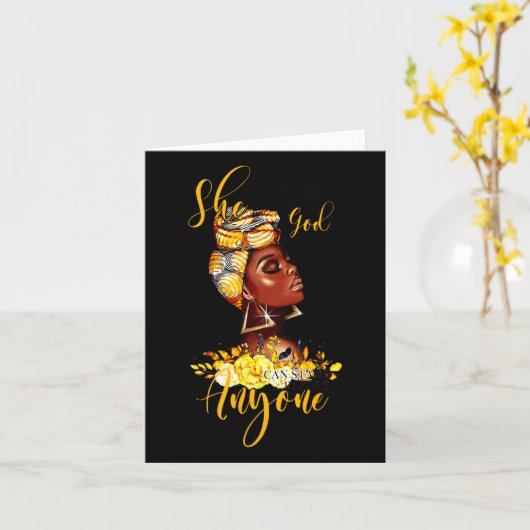 神がChrに立てる前にひざまずく黒人女性 カード (黄色い花)