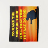 神にゆっくり祈と向かえ！ タペストリー (正面)