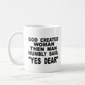 神によって作成される女性はそれから卑しく賛成しました親愛人を配置します コーヒーマグカップ (左)