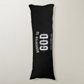 神に捧げカスタマイズ可能な白カッコいい文字 ボディピロー (正面縦)