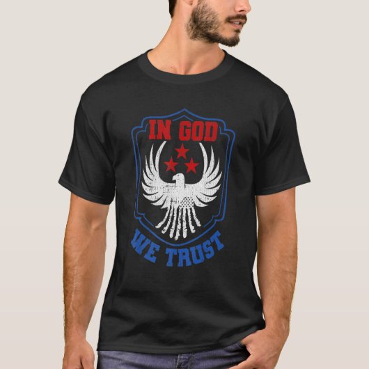 神に私たちは愛国心のティーを信頼する Tシャツ (正面)