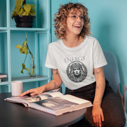神のエネルギー – ケルトデザインの神秘的な力 Tシャツ