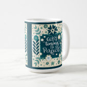 神のタイミングティール（緑がかった色）ブルーインスパイアの引用文インスピリチュアリティ コーヒーマグカップ (正面右)