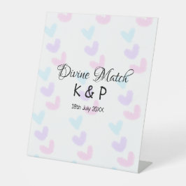 神の一致を追加カップル名の文字のハートパターン 台座サイン