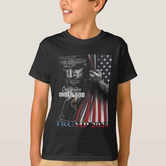 神の下の一つの国家 トランプ 2024 神 アメリカ国旗 Tシャツ (正面)