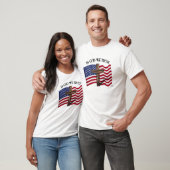 神の中で私たちは険しい十字架と米国旗を信頼する Tシャツ (ユニセックス)